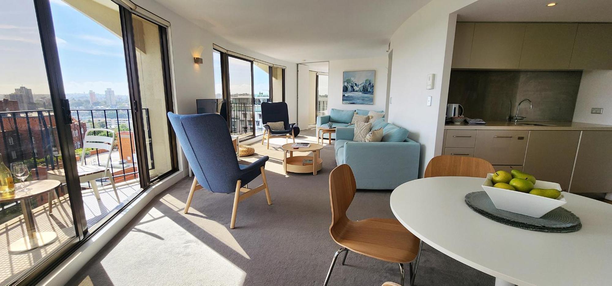 Iconic 'gazebo' Building With Harbour Views Apartment *