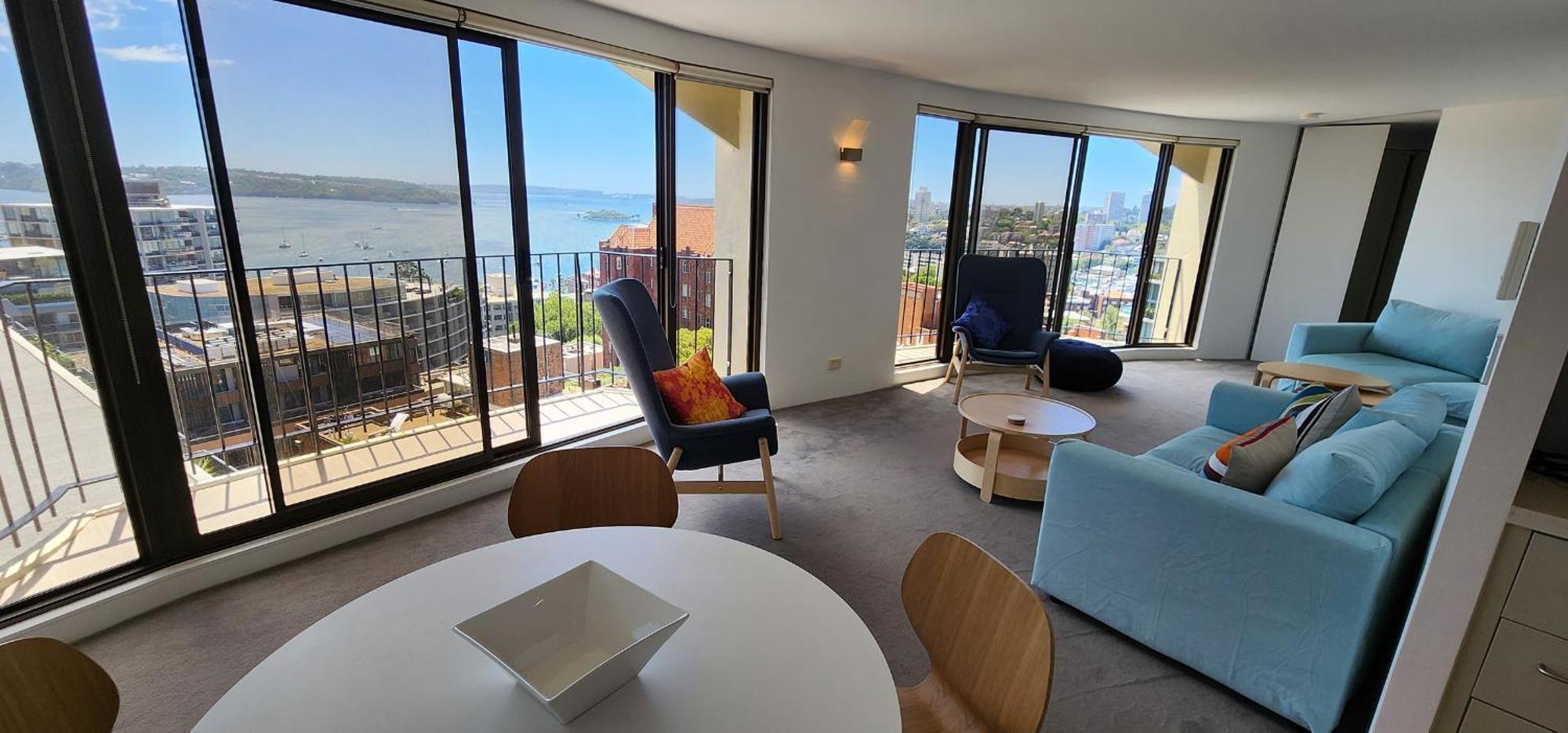 Apartment Iconic 'gazebo' Building With Harbour Views *