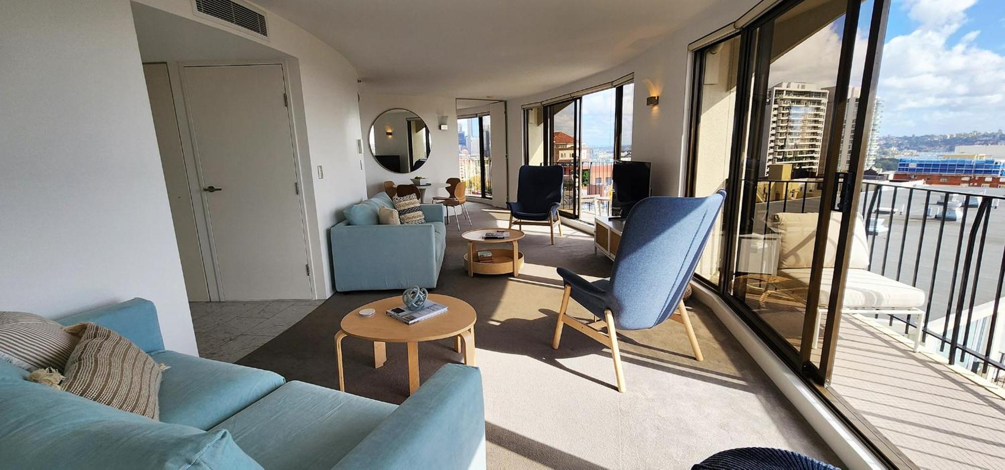Apartment Iconic 'gazebo' Building With Harbour Views *